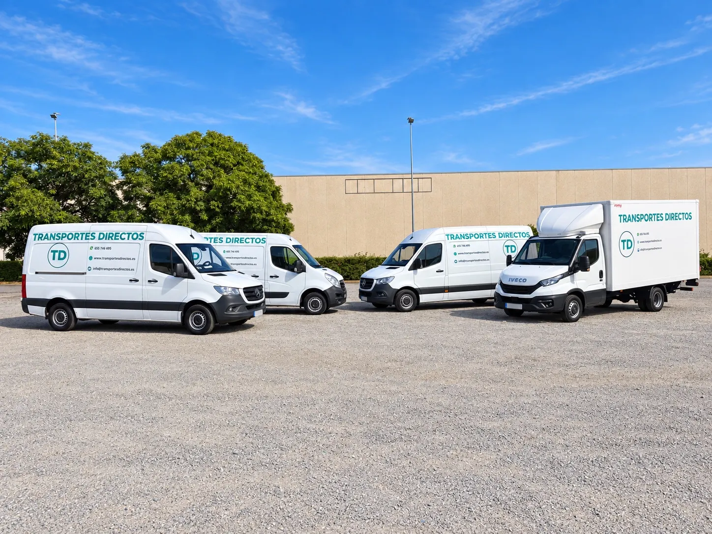 Flota de Transportes Directos: furgonetas y camión carrozado rotulados